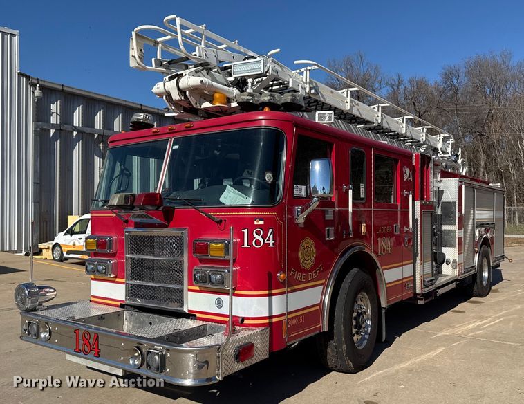 2000 Pierce ladder fire truck - DM5517