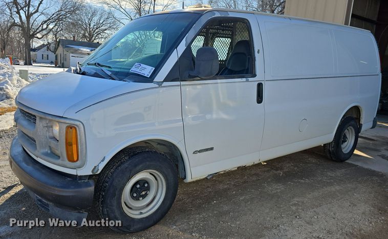 1999 Chevrolet Express 1500 van - DO7732