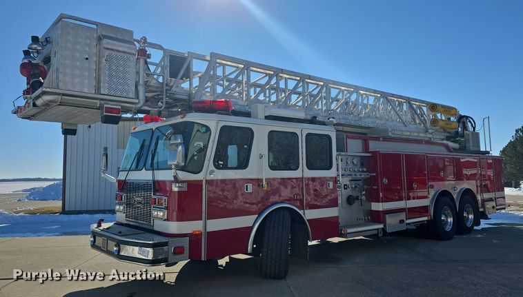 2000 Emergency One quint fire truck - DO7736