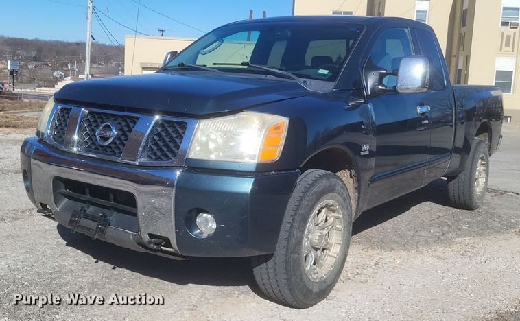 2004 Nissan Titan pickup truck - DS5213