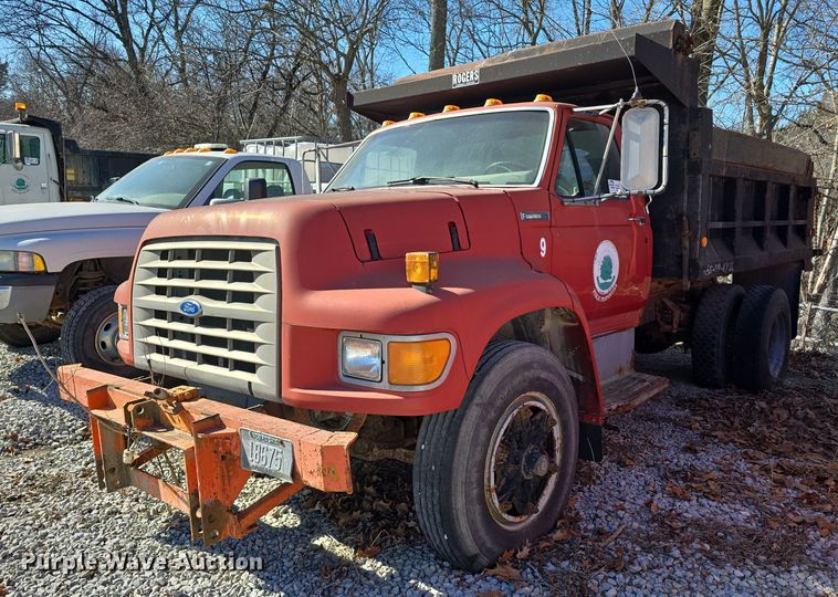 1996 Ford F700 dump truck - DW3066