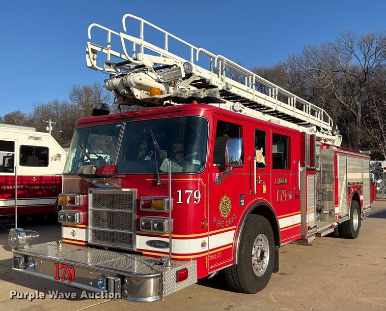 2002 Pierce ladder fire truck - EG7988