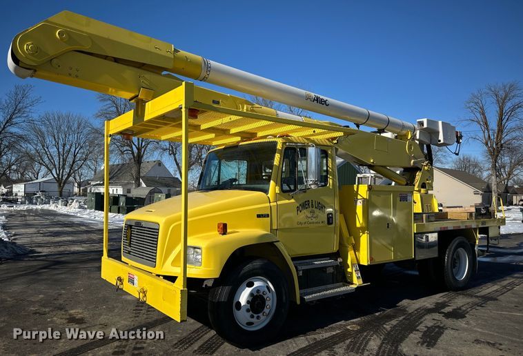 2001 Freightliner FL70 bucket truck - EN5031