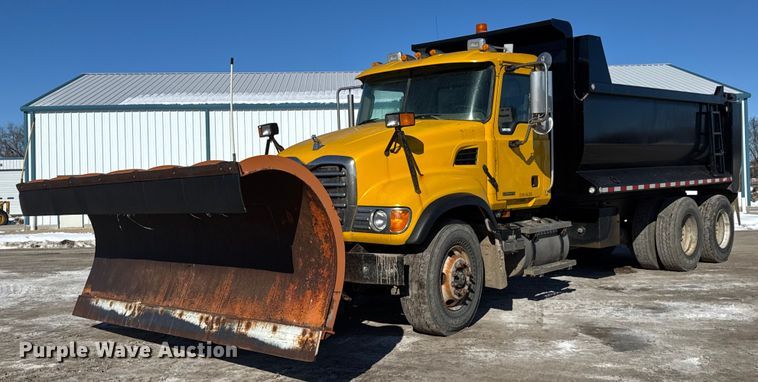 2003 Mack CV713 dump truck - LH9439