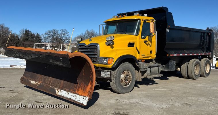 2003 Mack CV713 dump truck - LH9442