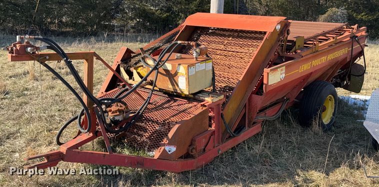 Lewis Brothers Mfg poultry house cleanout machine - DO0235