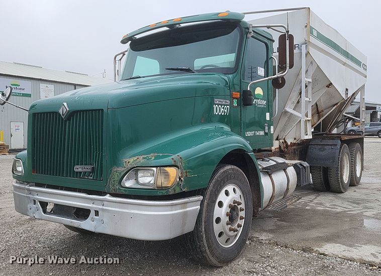 2000 International 9100i fertilizer delivery truck - DQ3868