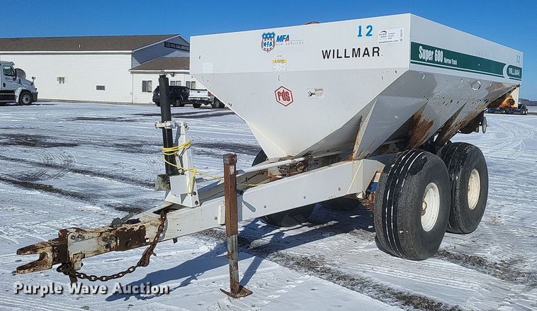 Willmar Super 600 Narrow Track spreader - DS5191
