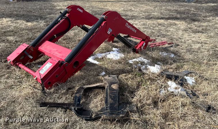 Mahindra 9125CL loader - DV2858