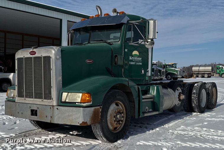 1989 Peterbilt 377 truck cab and chassis - DW2476