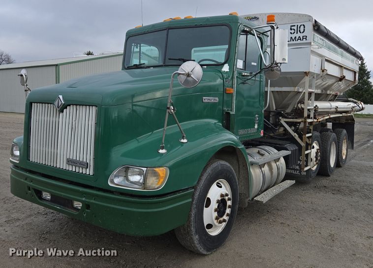 1999 International 9100 feed delivery truck - DX1526