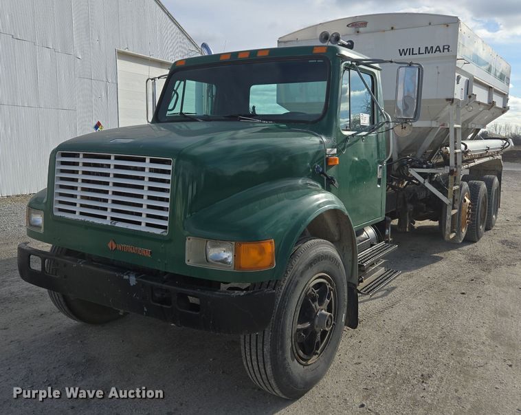1991 International 4900 fertilizer delivery truck - EE7937