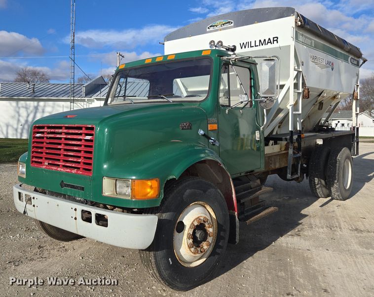 1997 International 4700 fertilizer delivery truck - EE7938
