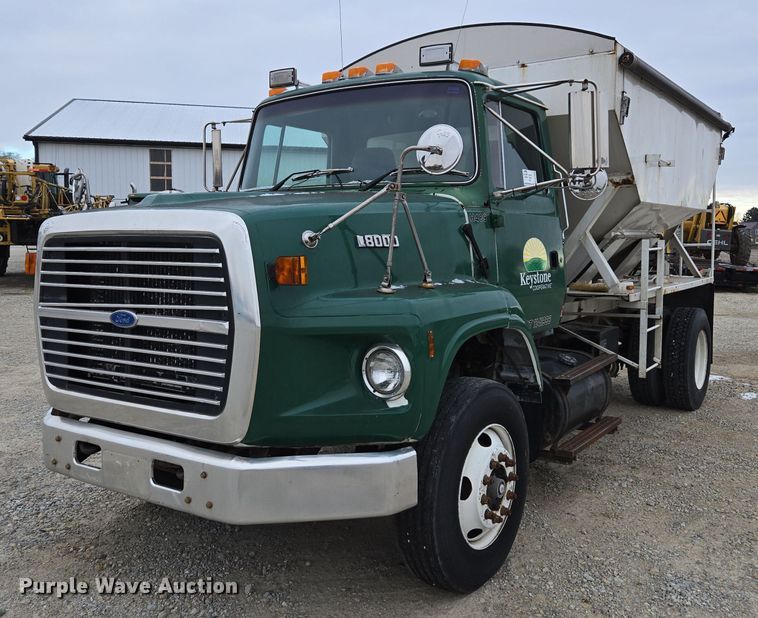 1995 Ford L8000 fertilizer delivery truck - EE7946