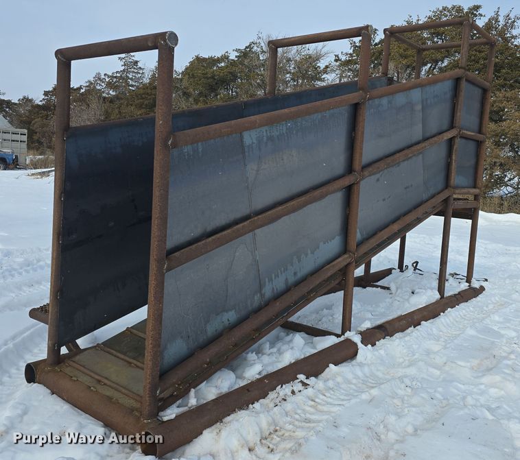 Shop built livestock loading chute - NI9423