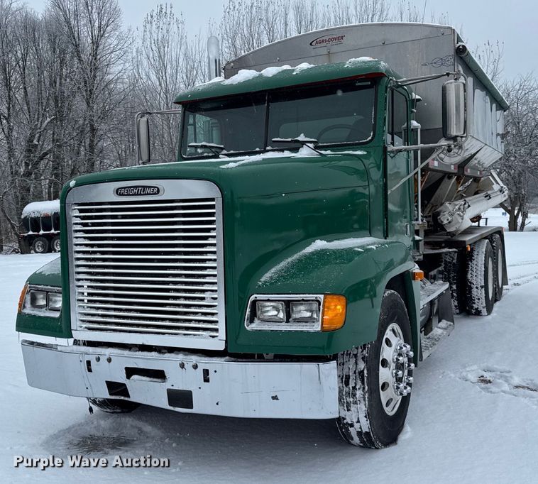 2000 Freightliner FLD120 fertilizer delivery truck - OG9754