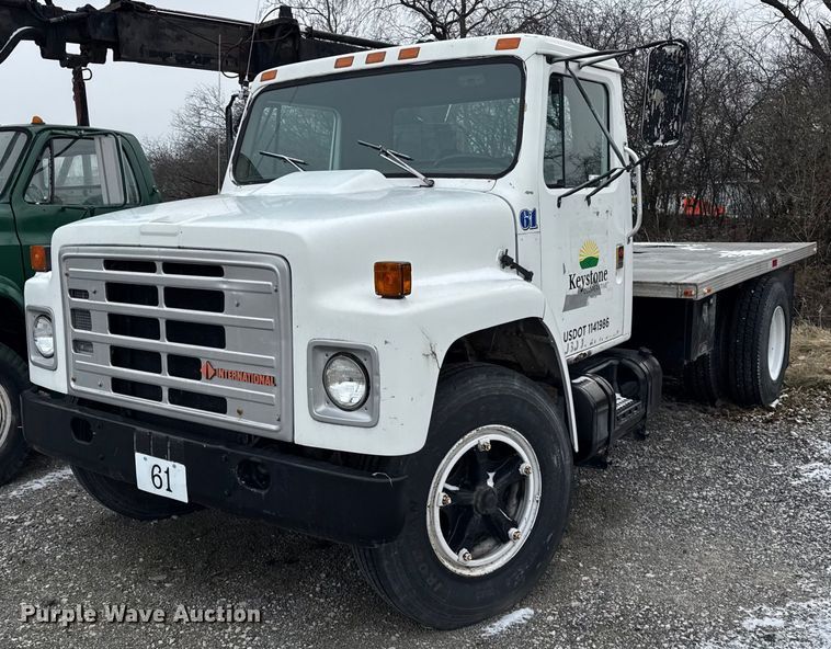1988 International  1654 flatbed truck - DH9511