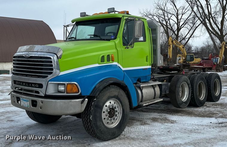 2000 Sterling  L9522 semi truck - DN0954