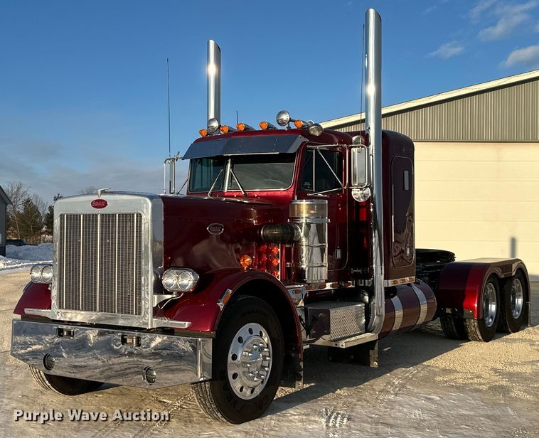 1987 Peterbilt 359 semi truck - DQ6568