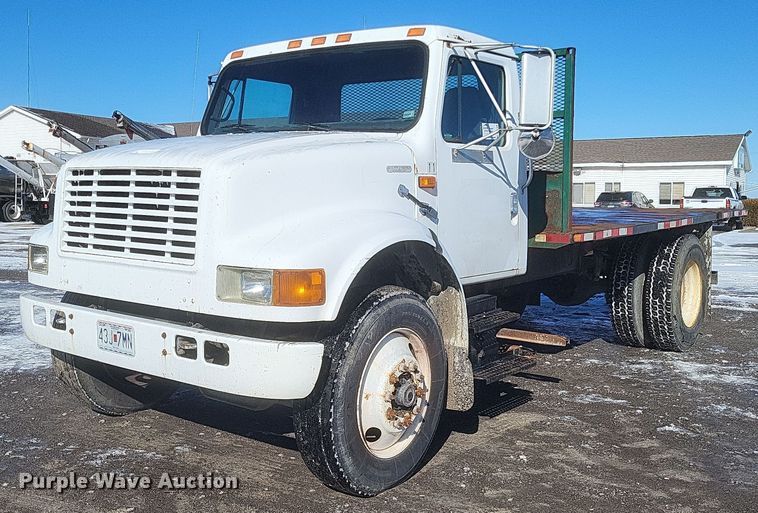 1991 International 4900 flatbed truck - DS5188