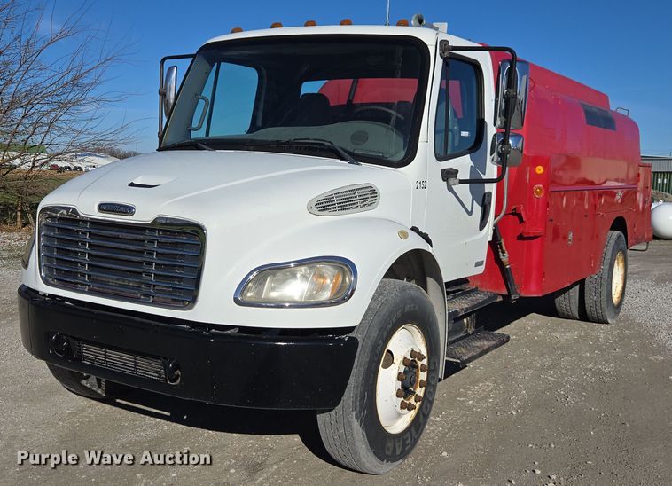 2004 Freightliner Business Class M2 fuel / lube truck - DX1612