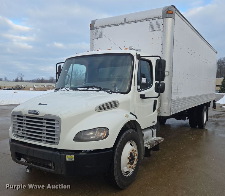 2005 Freightliner M2 box truck - EC3979
