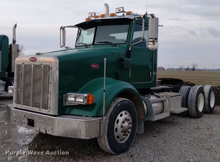 2006 Peterbilt 378 semi truck - EH0073