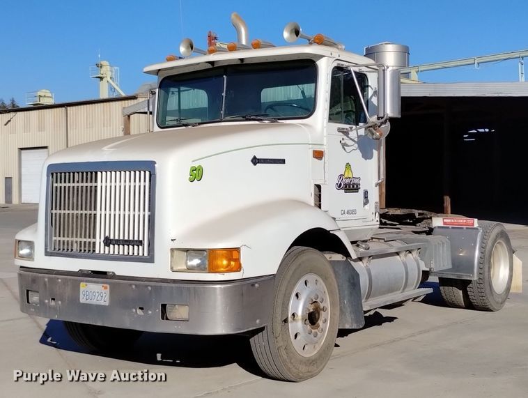 1996 International 9200 semi truck - EH0131