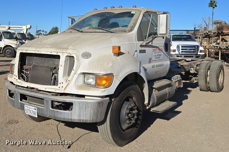 2009 Ford  F750 Super Duty XL truck cab and chassis - EI4103