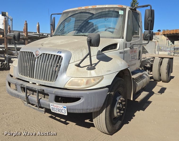 2010 International Durastar 4300 truck cab and chassis - EI4106
