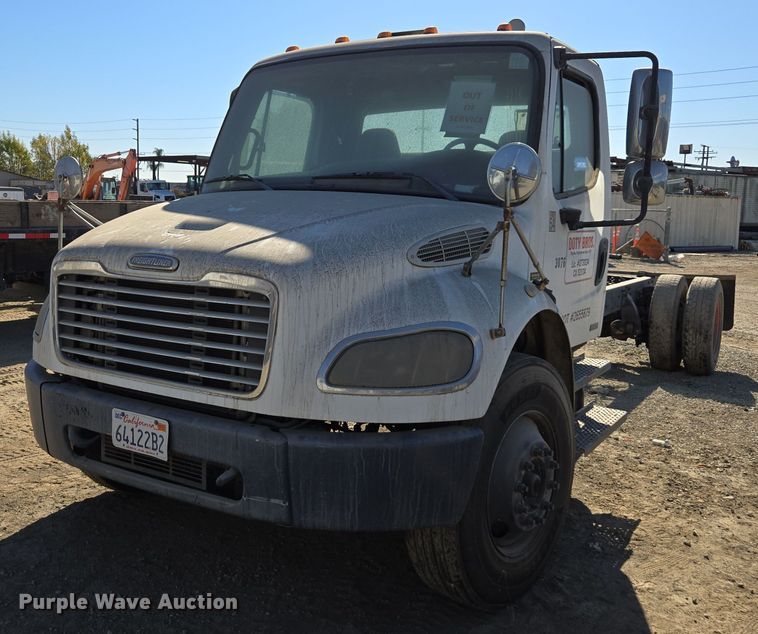 2008 Freightliner Business Class M2 truck cab and chassis - EI4108