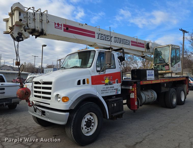 2003 Sterling  L7500 crane truck - EQ3832