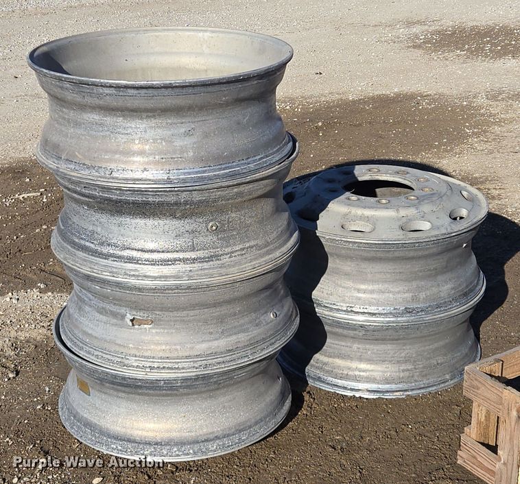 (6) 24.5 wheels  - EQ3915