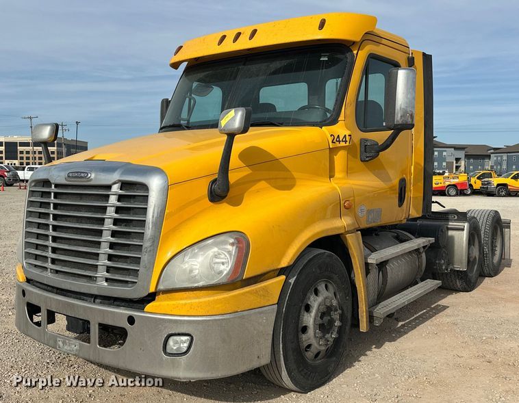 2018 Freightliner Cascadia 125 semi truck - ER4857
