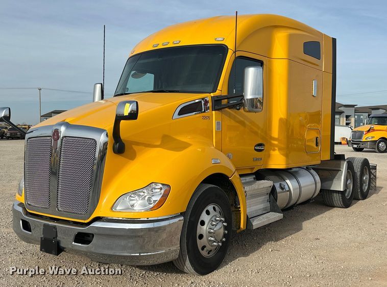 2022 Kenworth T680 semi truck - ER4862