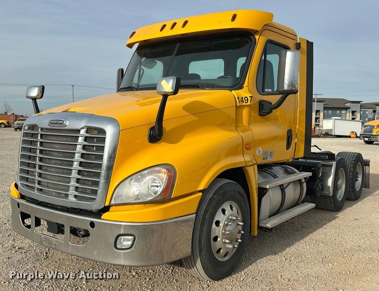 2018 Freightliner Cascadia 125 semi truck - ER4863