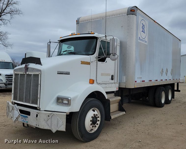 2003 Kenworth T800 box truck - NB9761