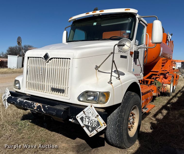 2000 International 9100i oilfield acidizing pump truck - DJ0880