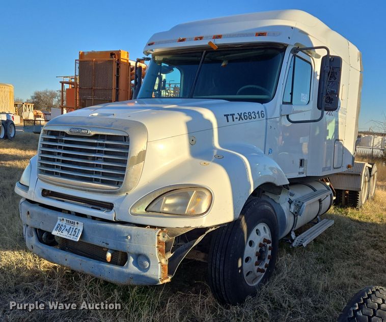 2007 Freightliner CL120 semi truck - DJ0883