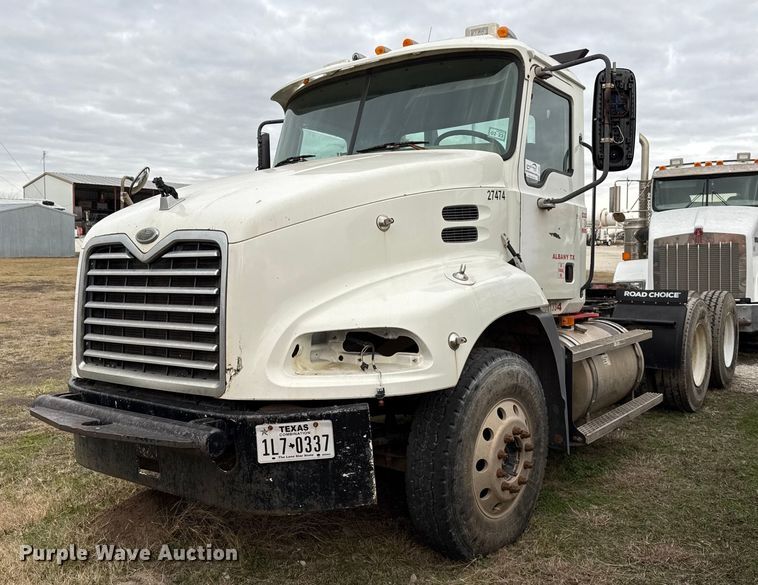 2005 Mack CXN613 semi truck - DJ0891