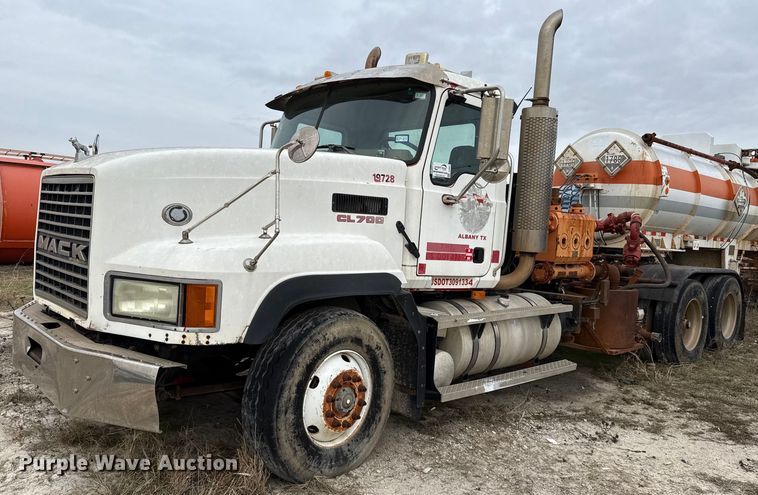 2005 Mack CL733 kill truck - DJ0902