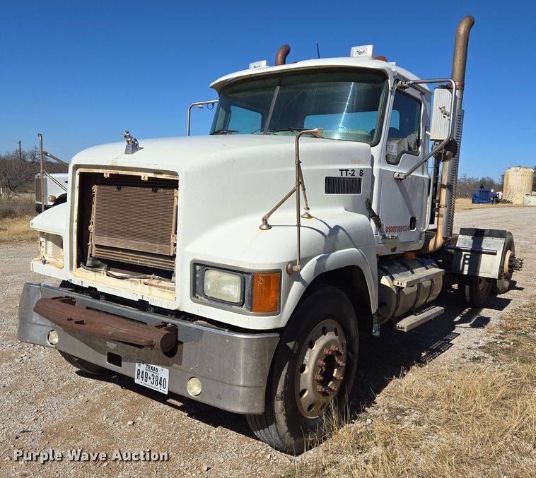 2008 Mack CHU613 truck cab and chassis - DO2659
