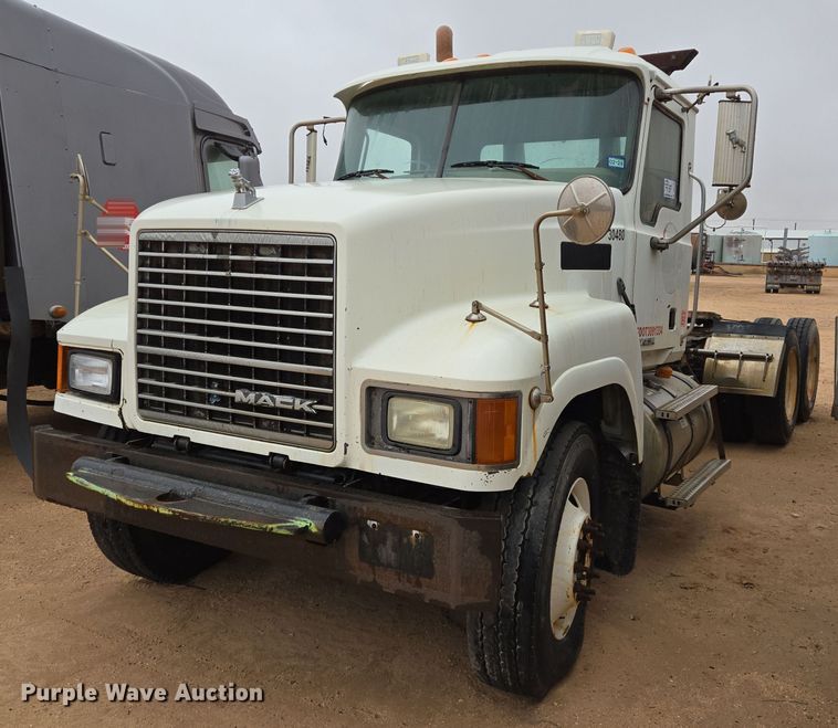 2009 Mack CHU613 semi truck - DP6117
