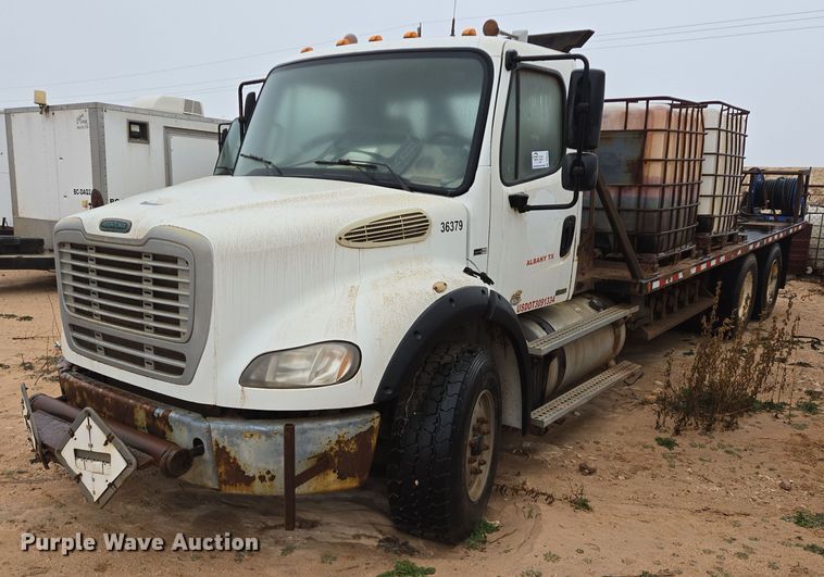 2011 Freightliner Business Class M2 flatbed truck - DP6120