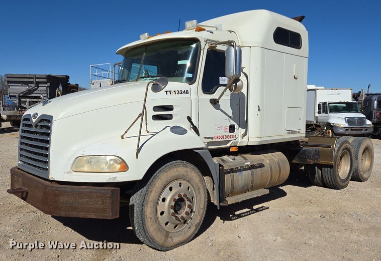 2005 Mack CXN613 semi truck - DT5477