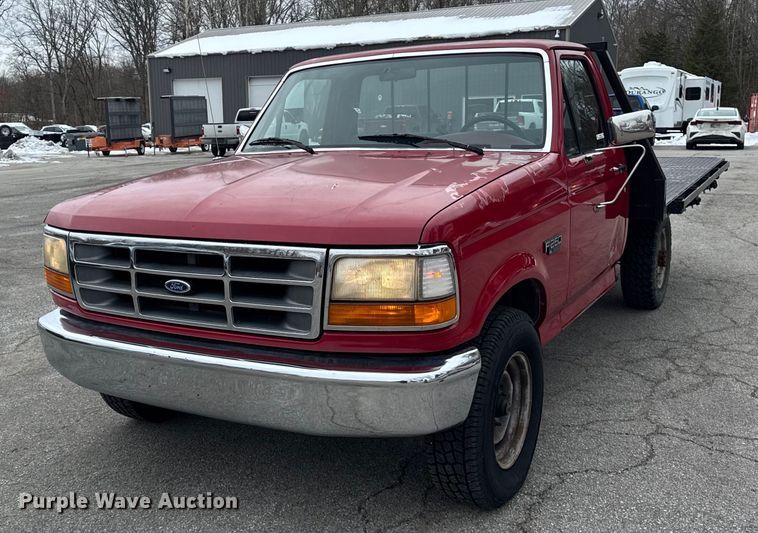 1994 Ford F250 XL flatbed pickup truck - DH9769