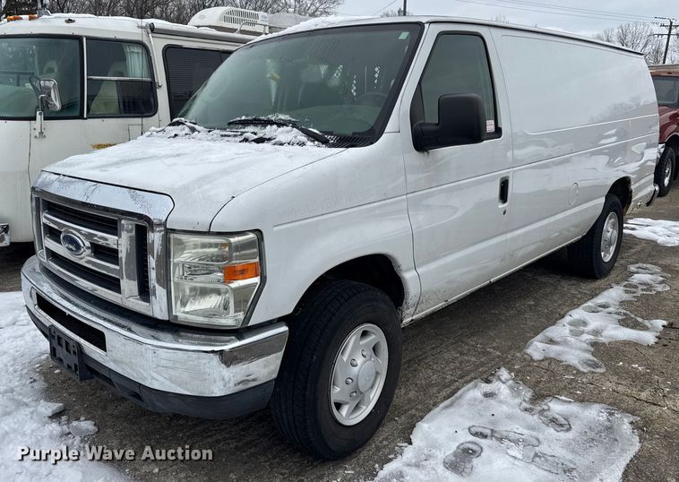 2008 Ford E350 van - DH9773