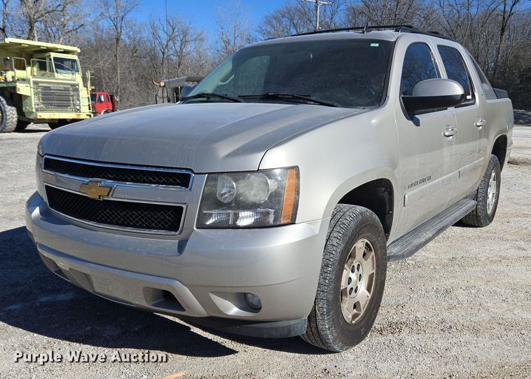2008 Chevrolet Avalanche Crew Cab pickup truck - DH9795