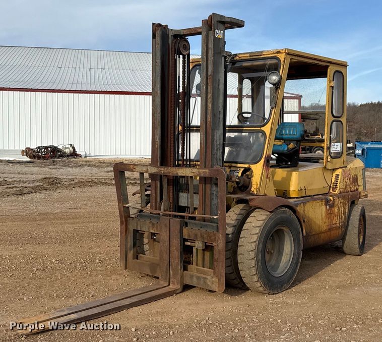 Caterpillar DP40 forklift - DM5533
