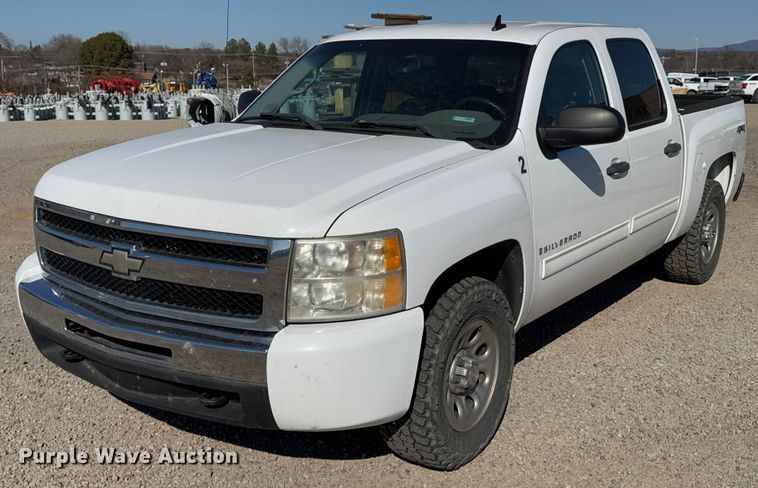 2009 Chevrolet Silverado 1500 Crew Cab pickup truck - DO0262